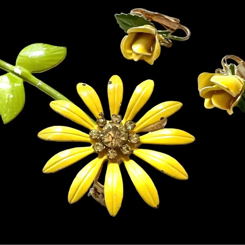 Vintage Flower Brooch Ear Clip Set Yellow Daisy Floral Earrings Pin Enamel Metal